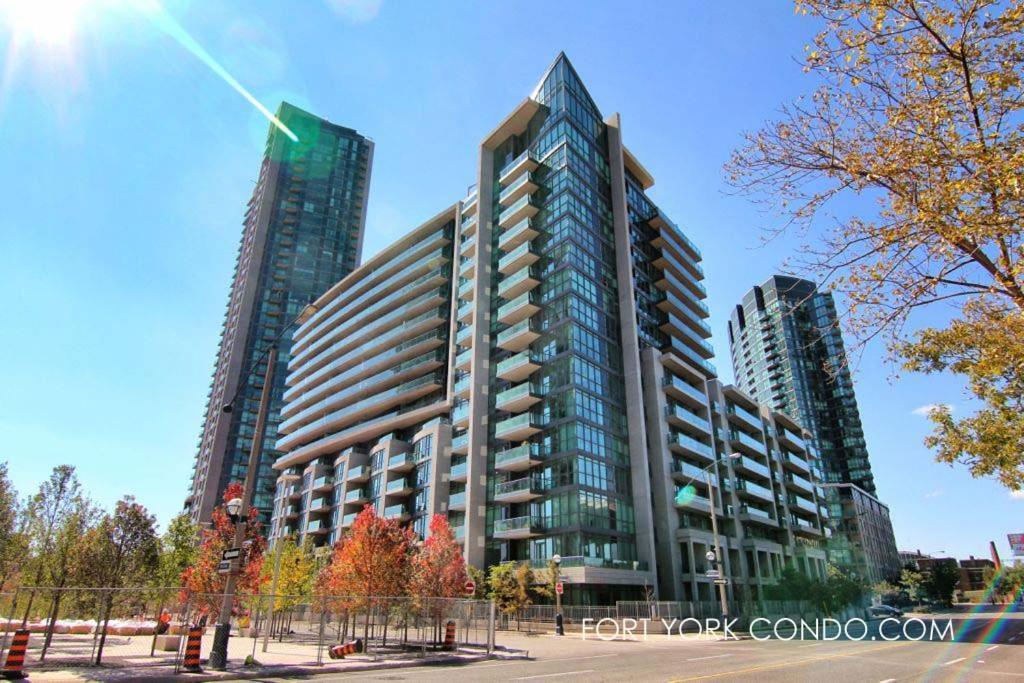 Lakefront Living Downtown Toronto - Free Parking, Gym, Indoor Pool Екстер'єр фото
