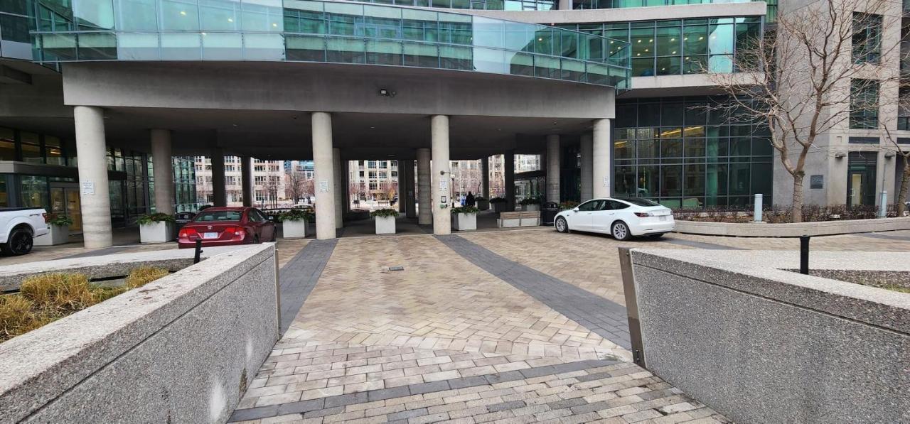 Lakefront Living Downtown Toronto - Free Parking, Gym, Indoor Pool Екстер'єр фото