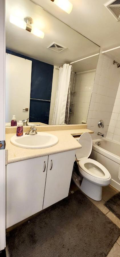 Lakefront Living Downtown Toronto - Free Parking, Gym, Indoor Pool Екстер'єр фото
